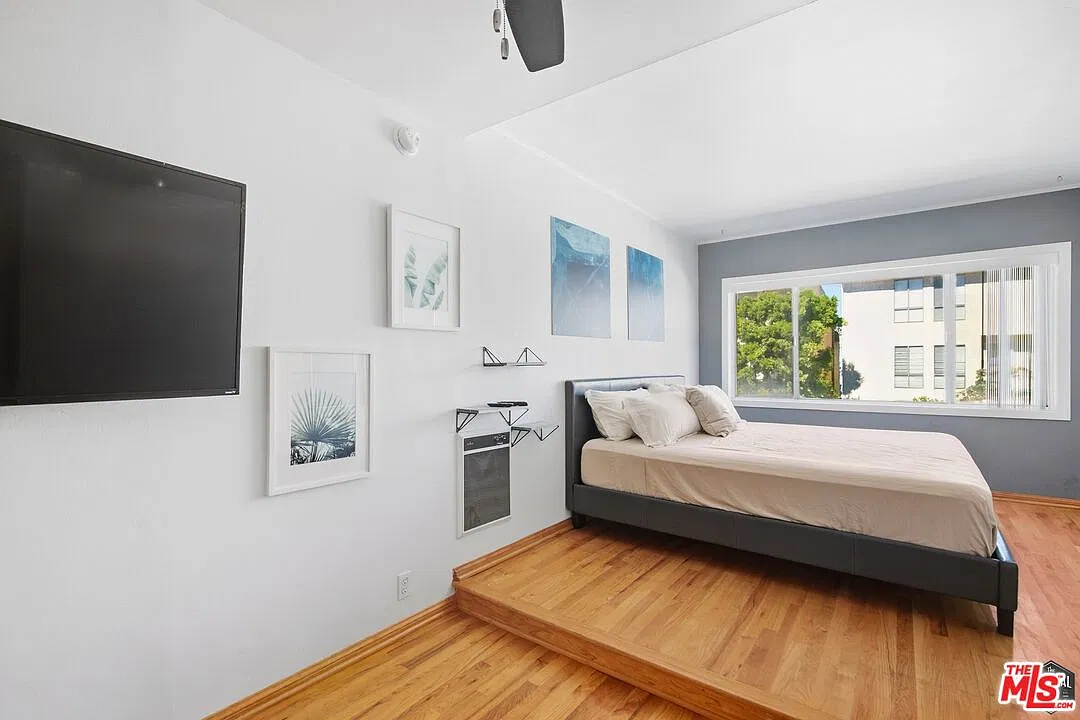 Studio, 1.0 bath, 425 sqft, $1,749 — Photo 2