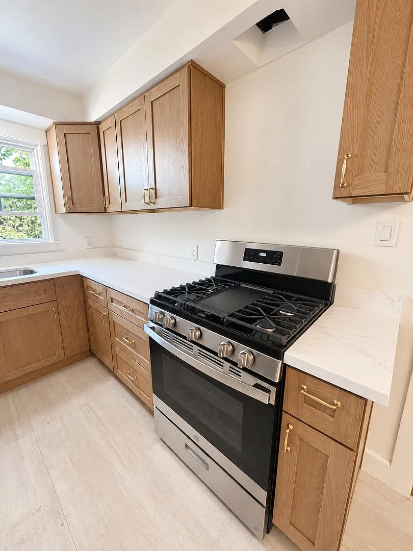 12811 Oxnard St - Unit 1 — Photo 2