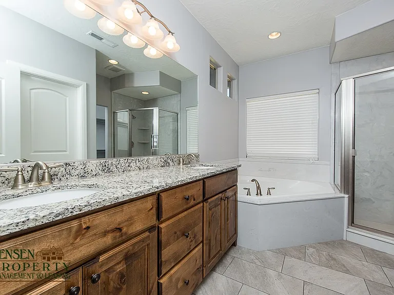 123 N 400 W — Photo 10