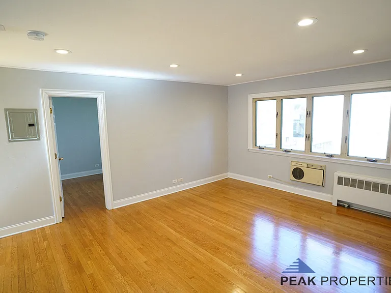 4889 N Ashland Ave — Photo 21
