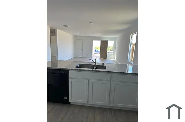 Building Photo - 3613 Saint Vincent Rd #1