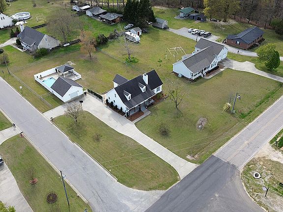 2nd image of 1344 Evergreen Drive