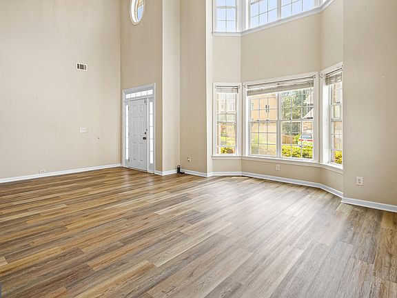 3rd image of 3450 Long Lake Dr