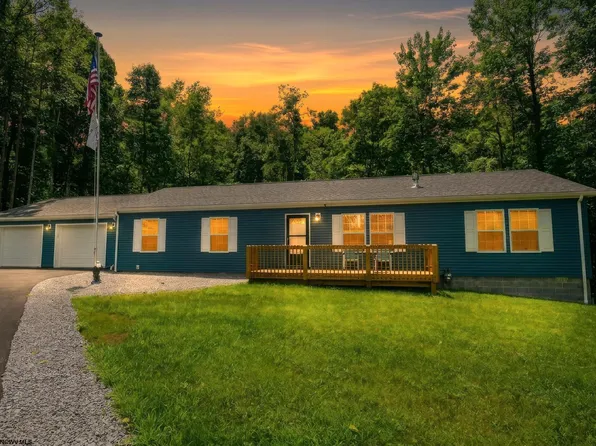 65 Holleran Hts, Kingwood, WV 26537