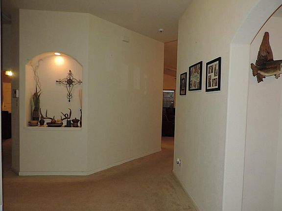 Great Open entry to Dining & Den!