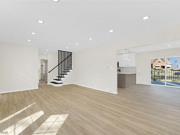 4th image of 8612 W Moreland Rd