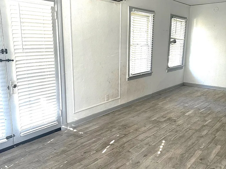 3827 Bowser Ave #L — Photo 4