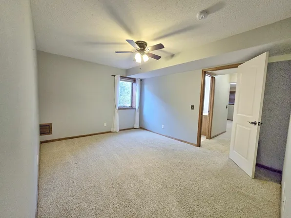2213 Pinecrest Cir, Salina, KS 67401