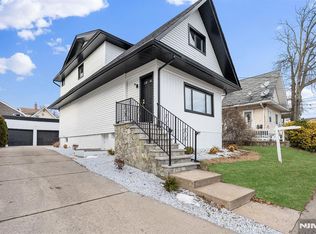 290 Queen Anne Rd, Teaneck, NJ 07666