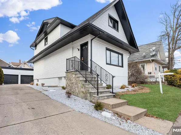 290 Queen Anne Rd, Teaneck, NJ 07666