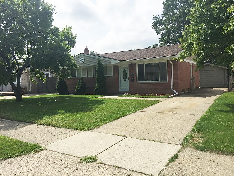 2nd image of 830 Denice St