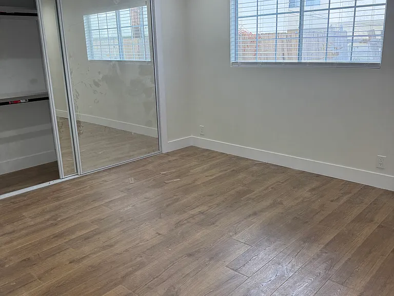 1042 S Shenandoah St #102 — Photo 16