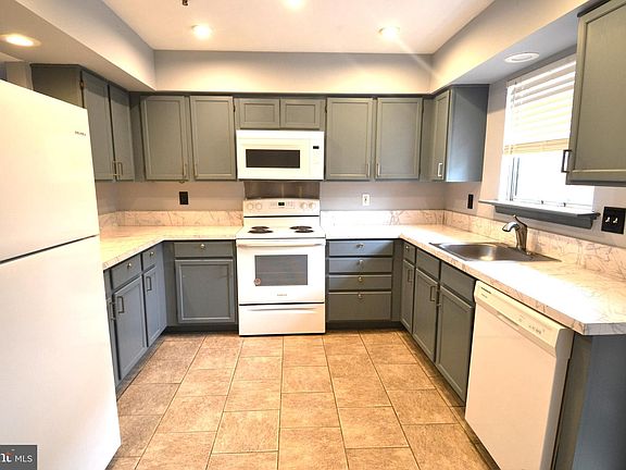 4th image of 1465 Stoney Point Way