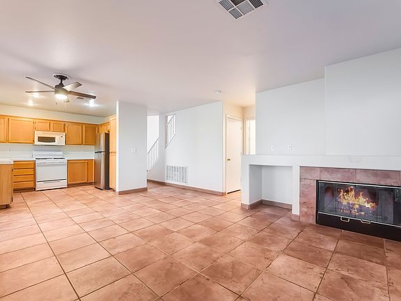 5th image of 138 Sunburst Creek Ave
