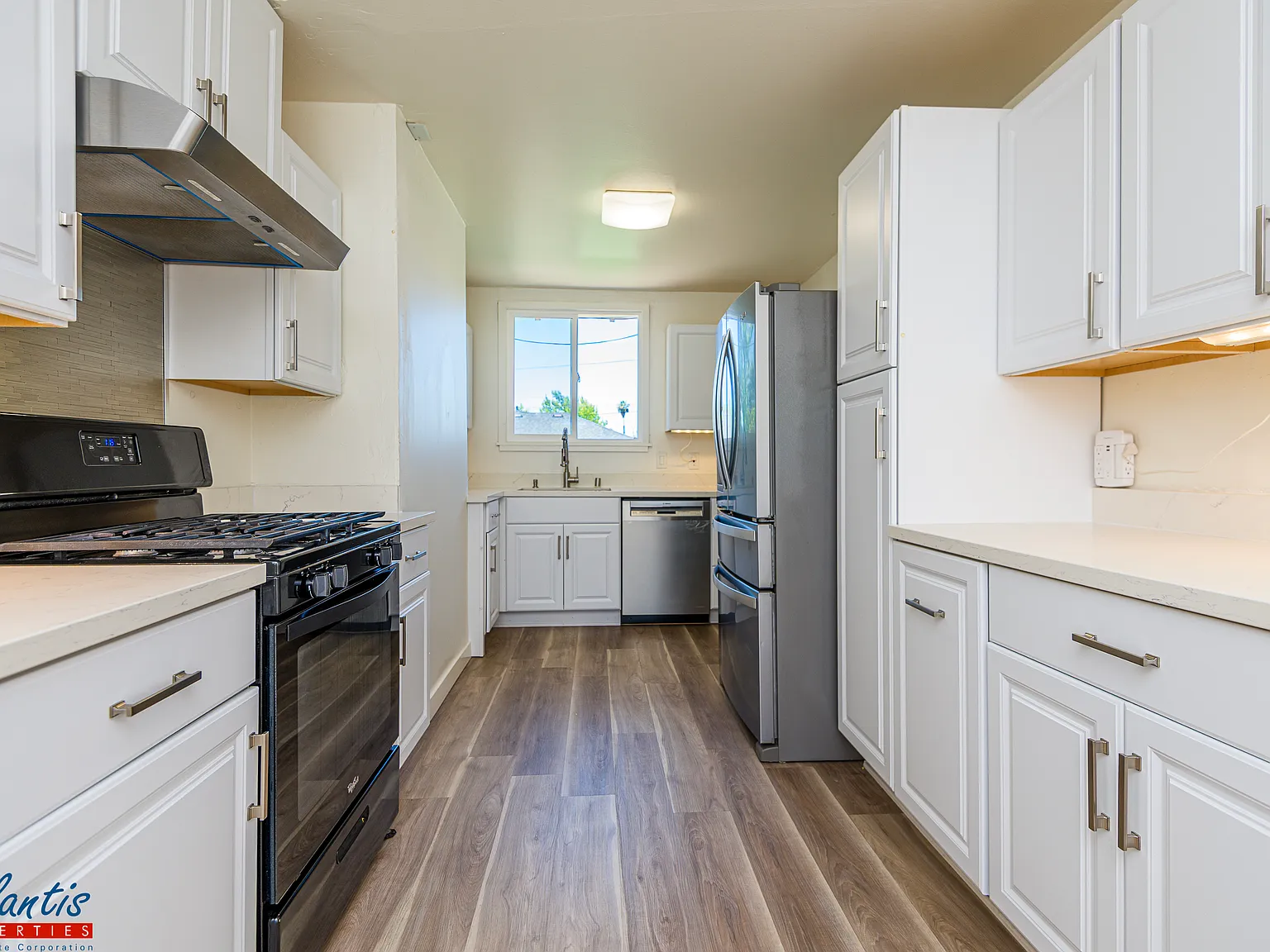 3 bed, 1.5 bath, 1150 sqft, $4,395 — Photo 4