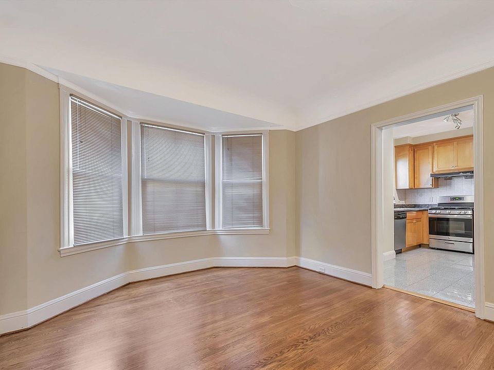 1st image of 3201 Gough St APT 101
