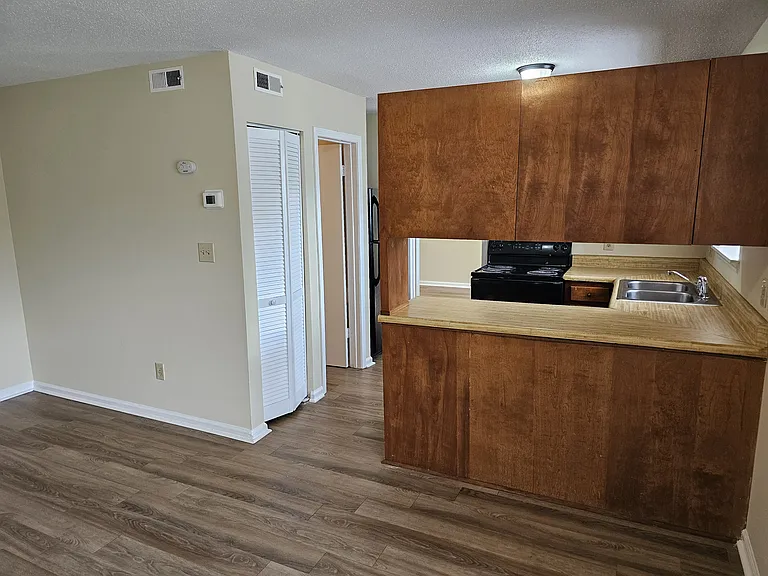 514 E Harden St #I — Photo 5