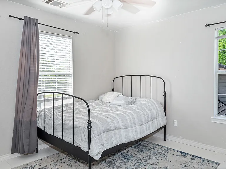 487 S Waco St — Photo 11