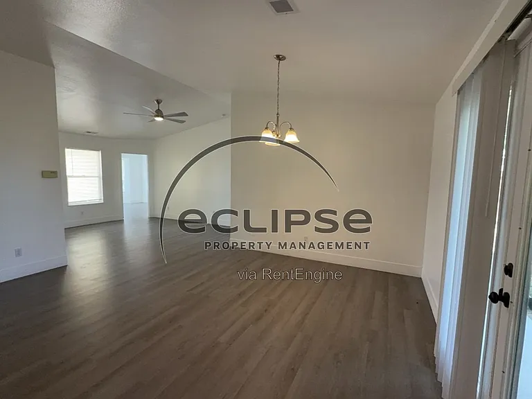 560 Huntington Point Ln — Photo 10