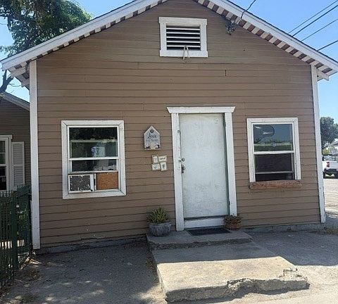5th image of 1087 W 9th St