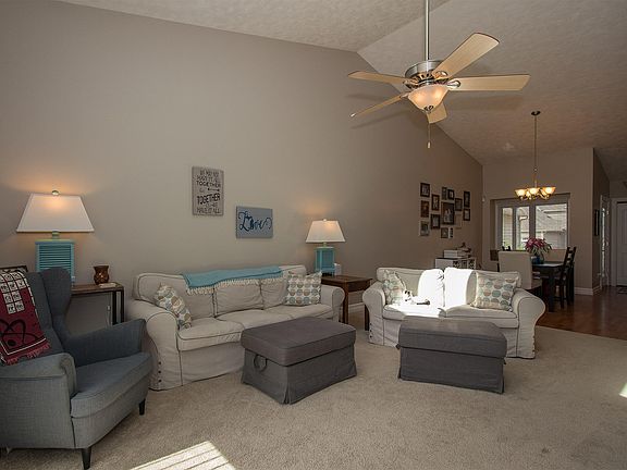 4th image of 101 Clubhouse Dr Unit 11