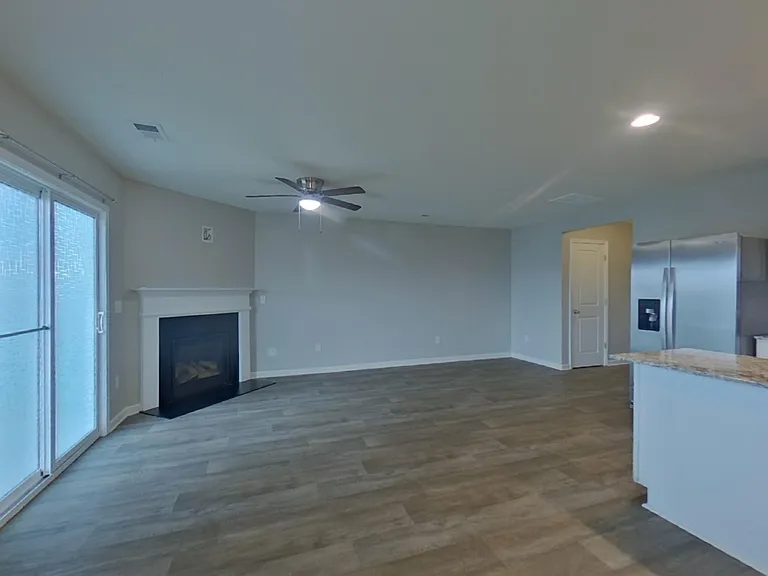 1076 Crescent Moon Loop — Photo 2