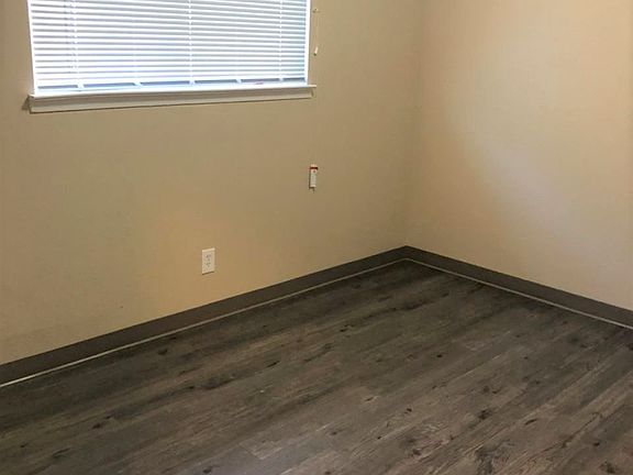 5th image of 3305 Wellesley Ct NE APT 3