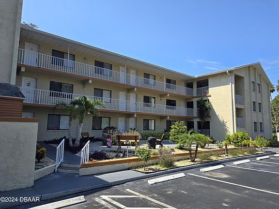 2nd image of 633 S Palmetto Ave #1040