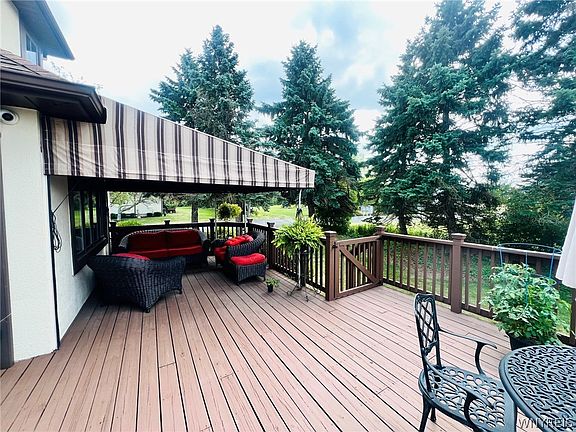 3rd image of 10 Pinegrove Ct