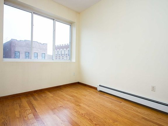 5th image of 176 Wilson Ave #3A