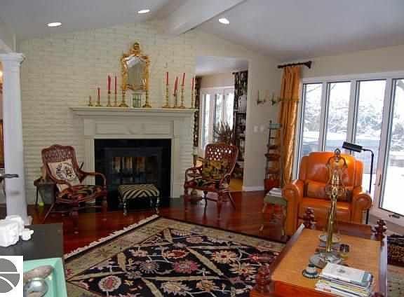 3rd image of 404 Lamoreaux Dr