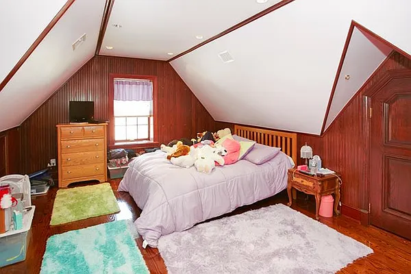 Sold by Madeleine Realty Ltd. | media 9