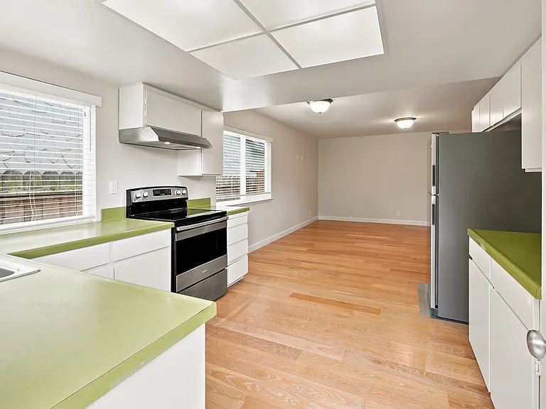 412 Kehoe Ave — Photo 8