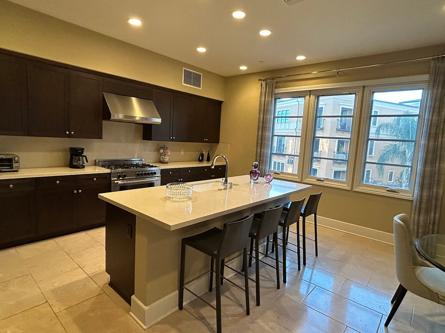 3 bed, 3.5 bath, 2370 sqft, $9,450 — Photo 1