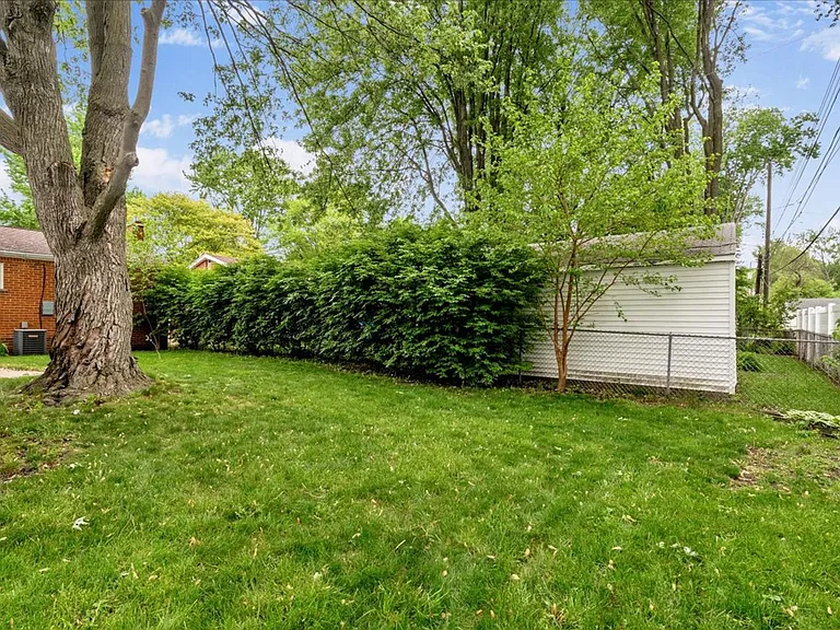 1554 Cynthia Ave — Photo 33