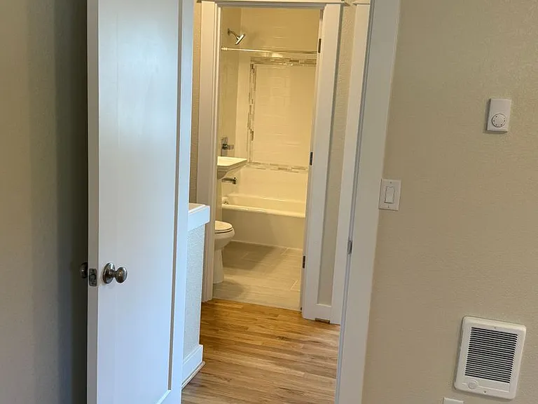 10317 NE Hoyt St — Photo 21