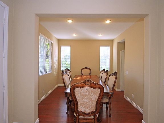 5th image of 220 Kensington Park