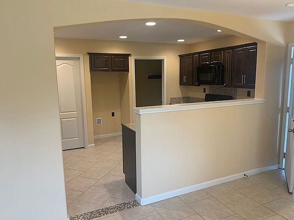 4th image of 415 Charlotte Dr