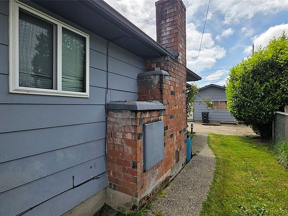 4th image of 836 E 47TH