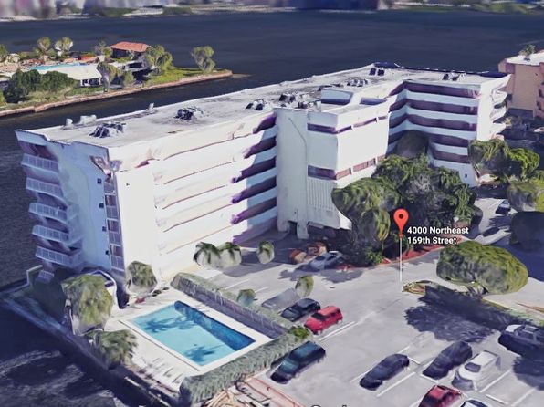 4000 NE 170th St #2