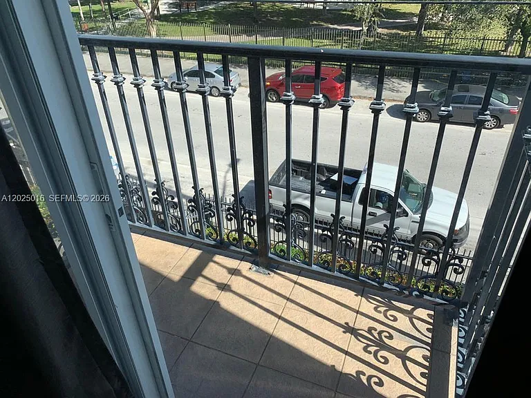 400 SW 2nd St #201 — Photo 11