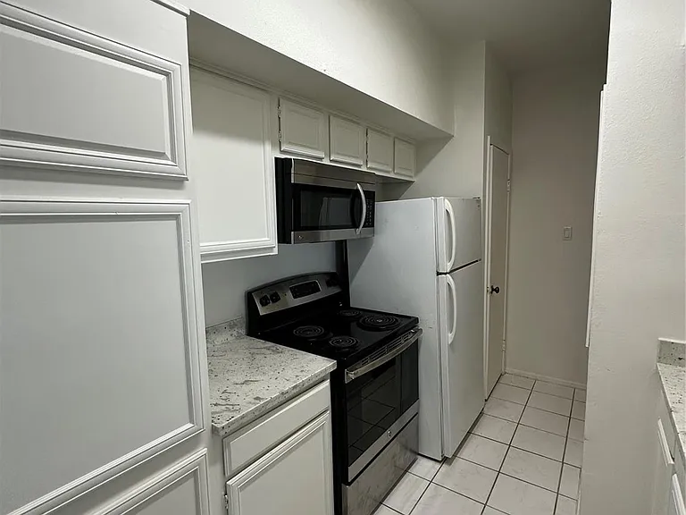 2025 Augusta Dr #203 — Photo 4
