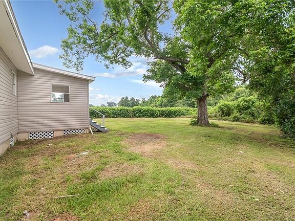 2nd image of 2905 McFarland Rd #F