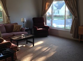 1332 Gordon Rd, Lyndhurst, OH 44124