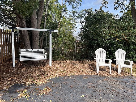5th image of 315 Ashley St E