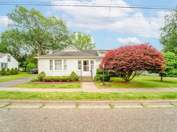 128 Hawthorne St, Vestal, NY 13850