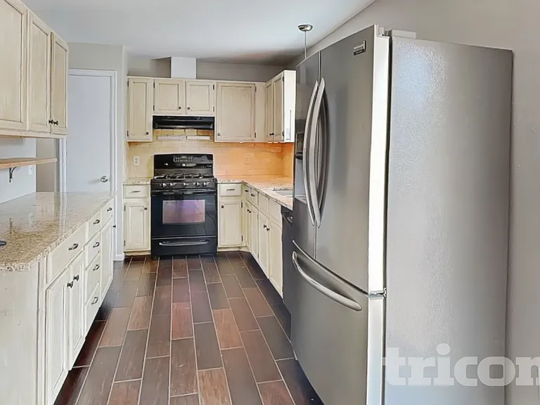 19545 E Iowa Cir — Photo 4