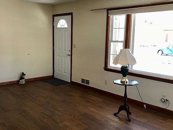 Living room 12'4" x 19' 5"