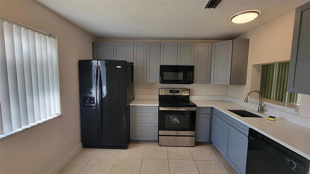 3 bed, 2.5 bath, 1630 sqft, $2,600 — Photo 1