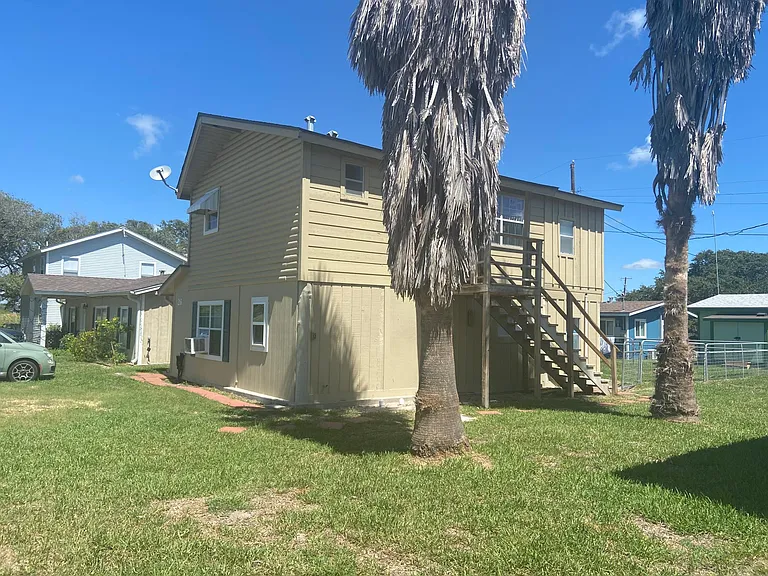 26 Bayberry Cir #UPPER — Photo 12